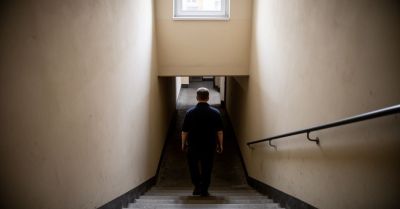 Jak reagować na alarm o zagrożeniu z powietrza